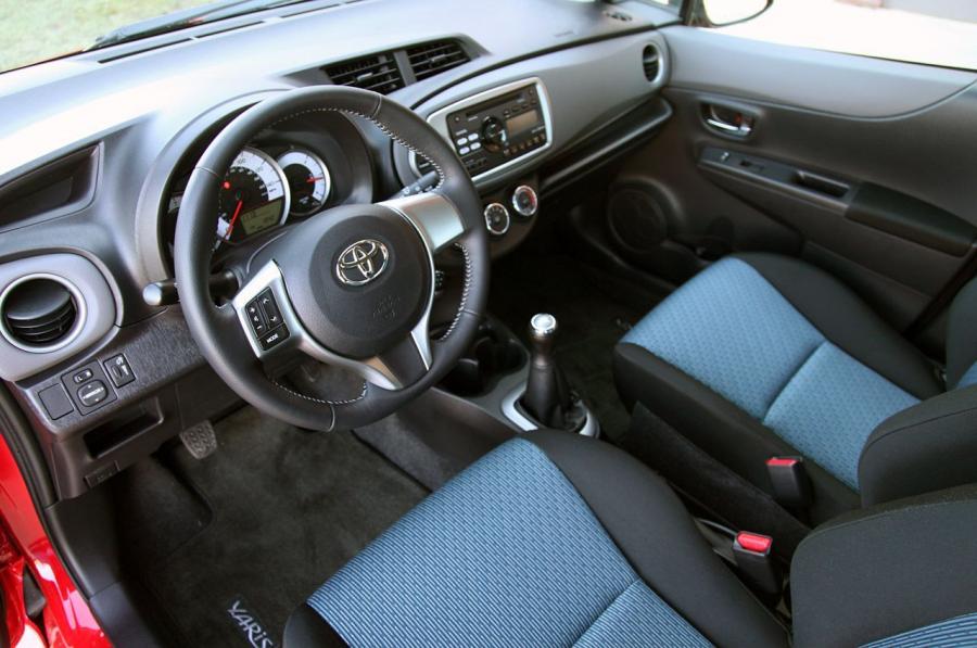  Toyota Yaris SE 2012 года  (фото 20 из 33)